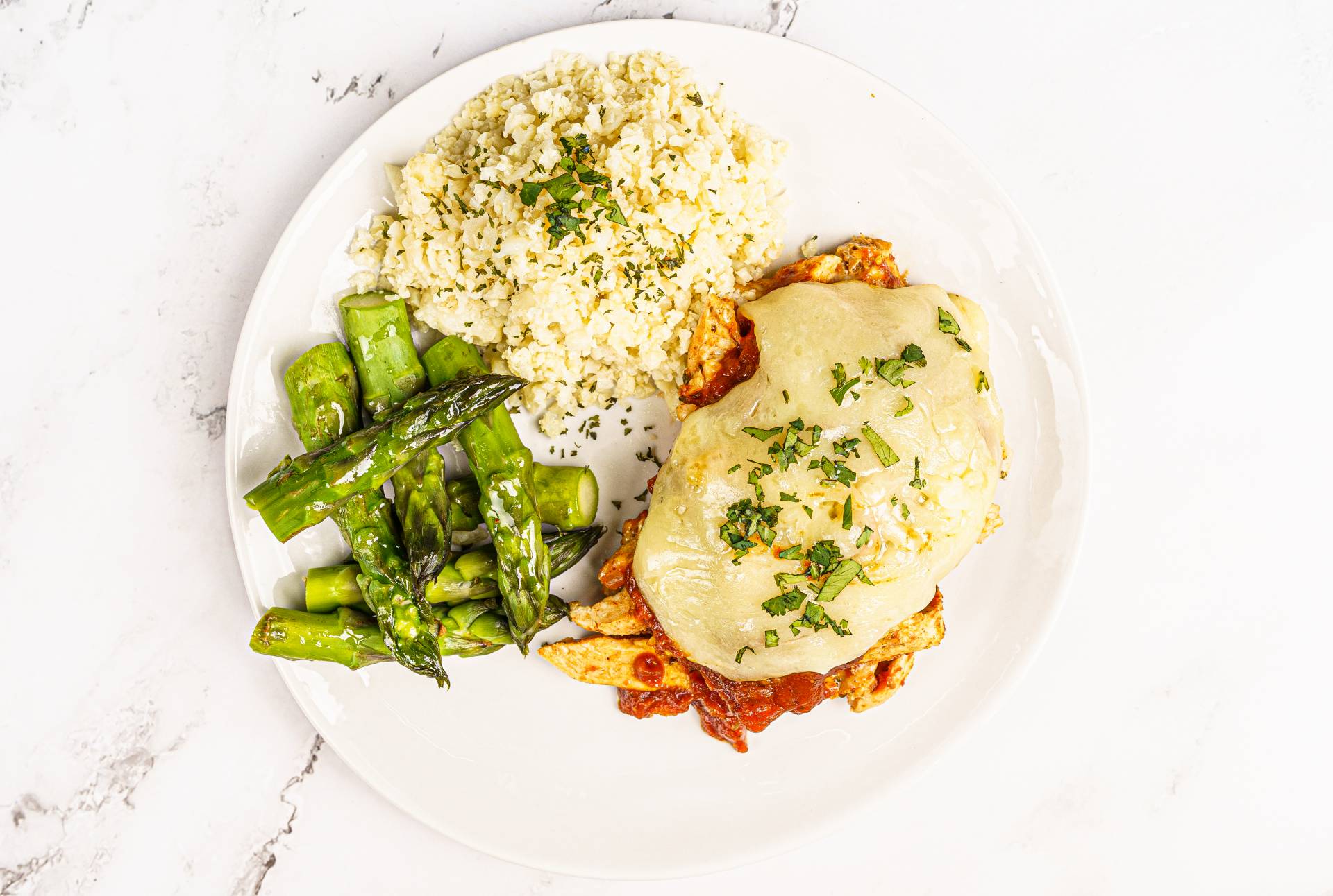27. Pechuga de Pollo a la Milanesa / Habichuelas Tiernas  y Arroz Coli al Olivo (Low Carb)
