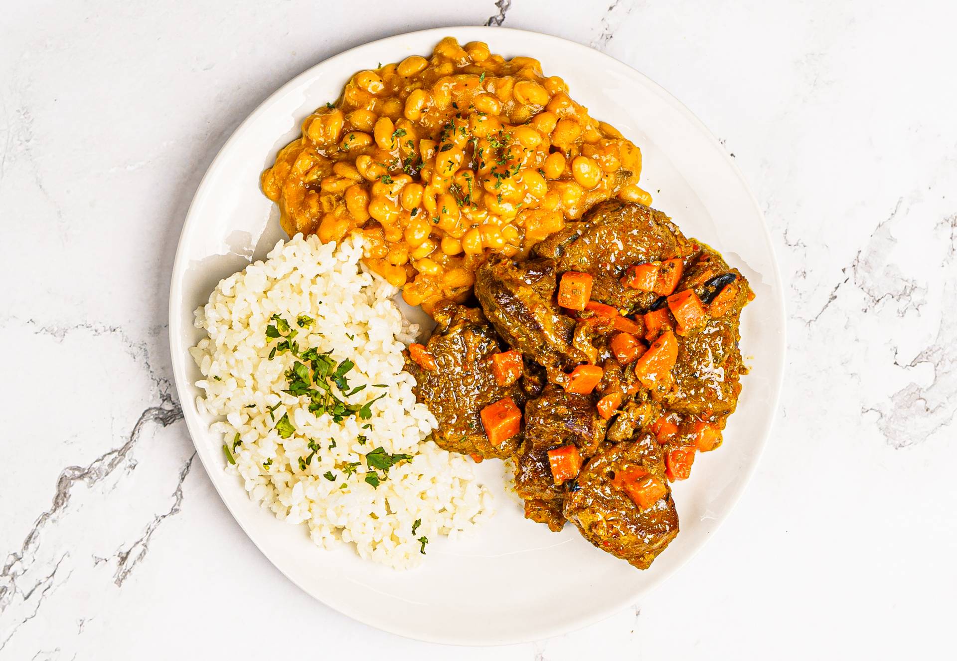 05. Fricase de Res al Vino con Arroz y Habichuelas Blancas