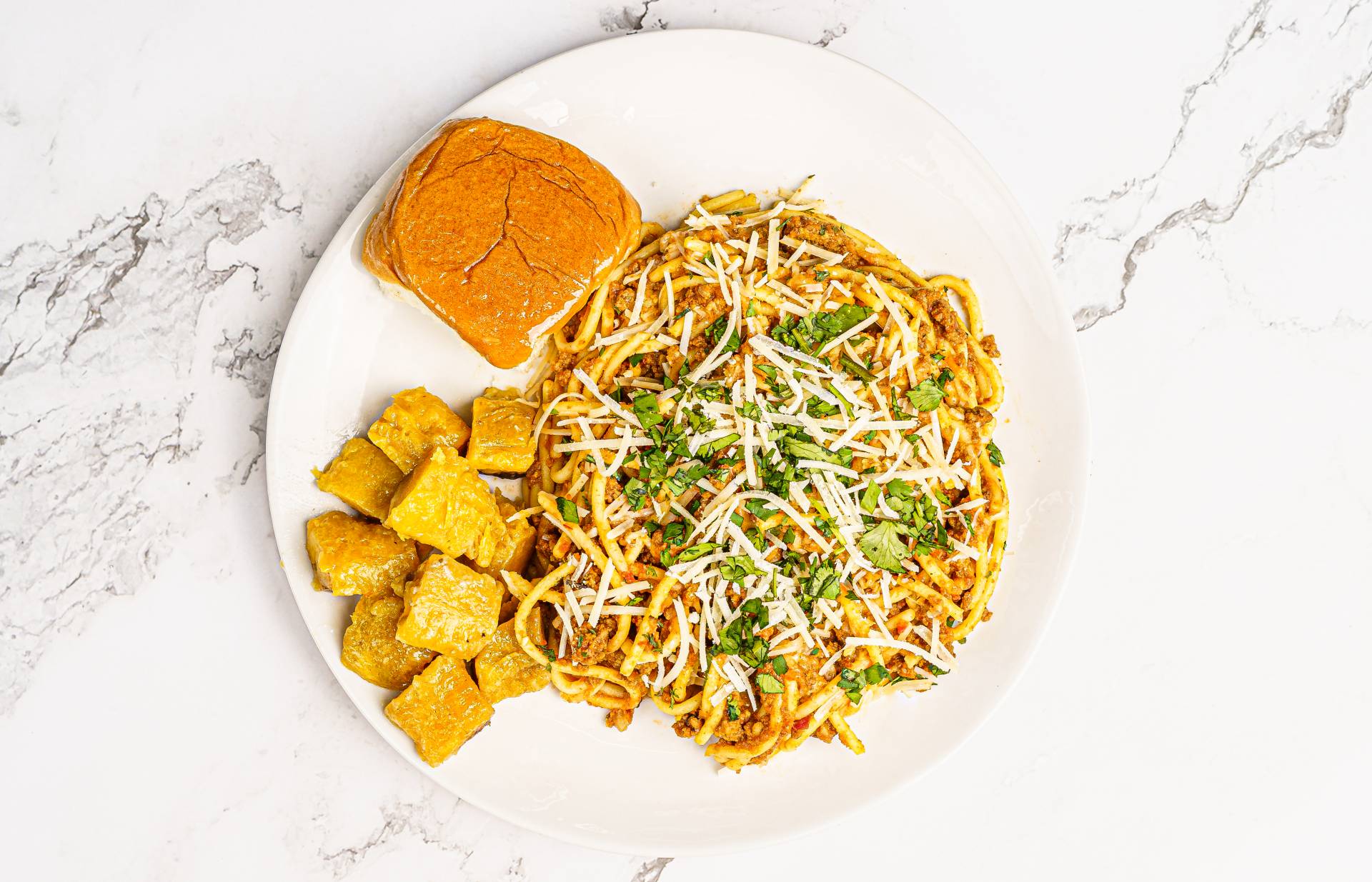 22. Spaghetti Marinara con Carne Molida de Res y Amarillitos