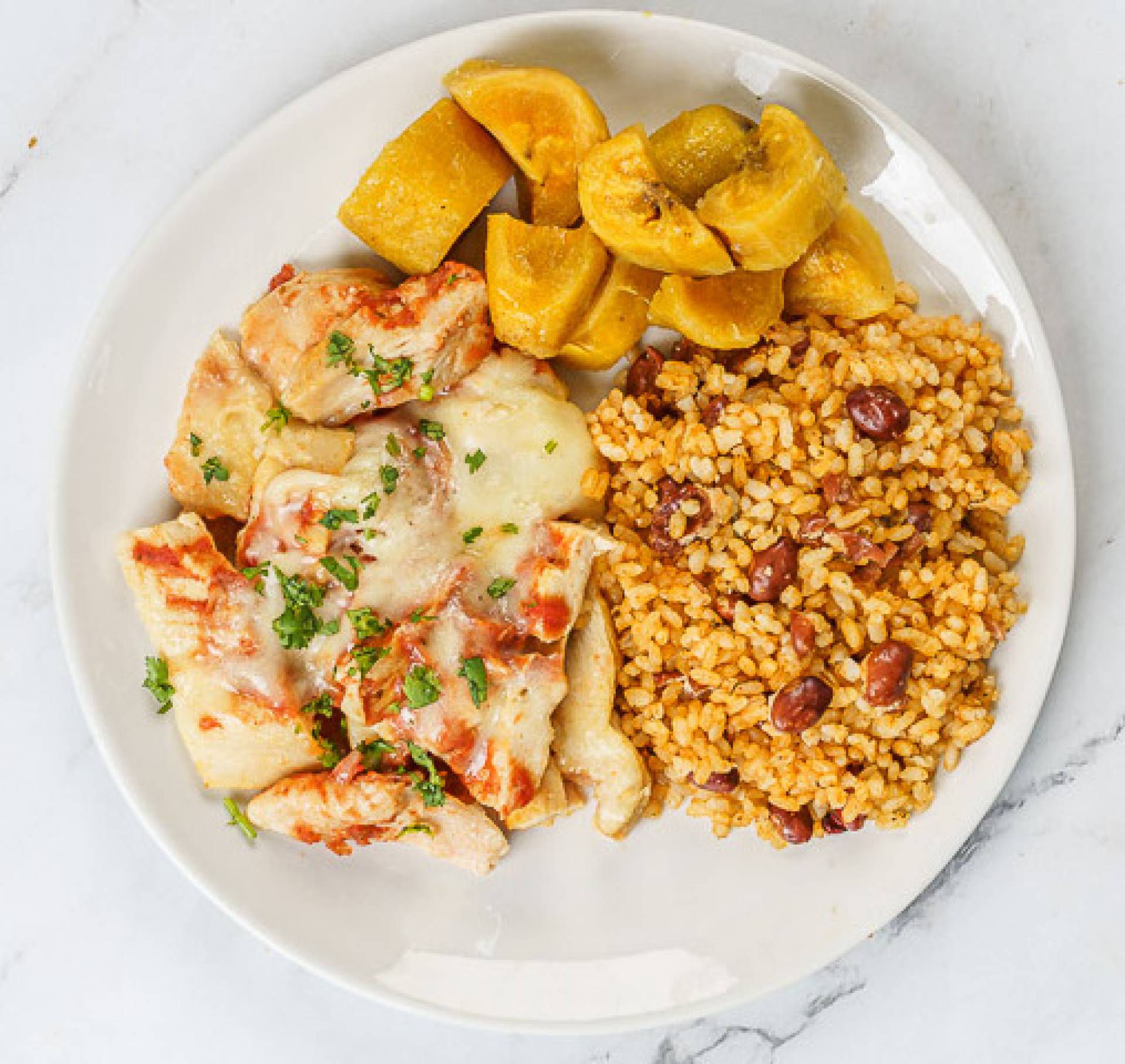 13. Pechuga Milanesa con Arroz Mamposteado y Amarillitos